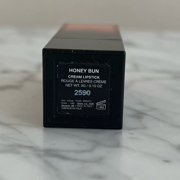 HUDA BEAUTY
Power Bullet Cream Glow Hydrating Lipstick - Picture 3 of 3